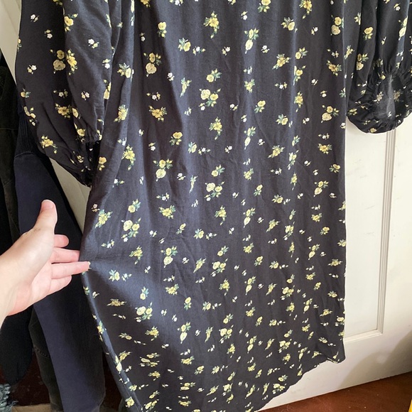 Puff-Sleeved Dress - Picture 3 of 7